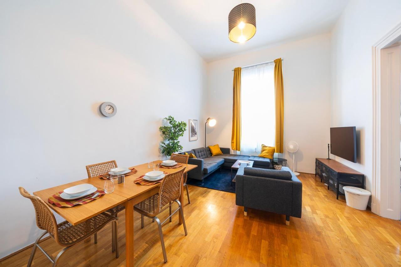 Shining Bright Two Bedroom Apt Next To Andrassy Ave Budapest Luaran gambar