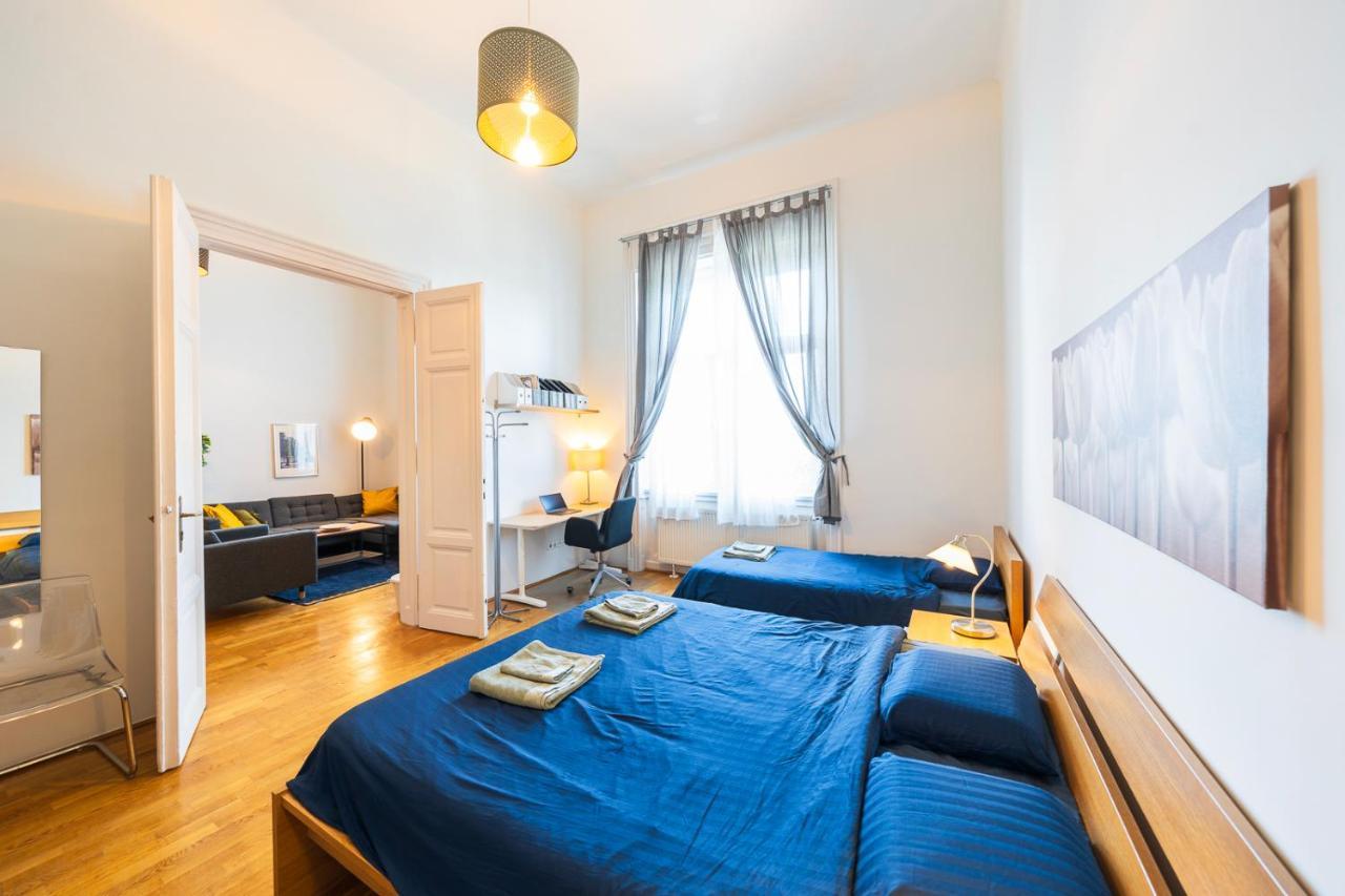 Shining Bright Two Bedroom Apt Next To Andrassy Ave Budapest Luaran gambar