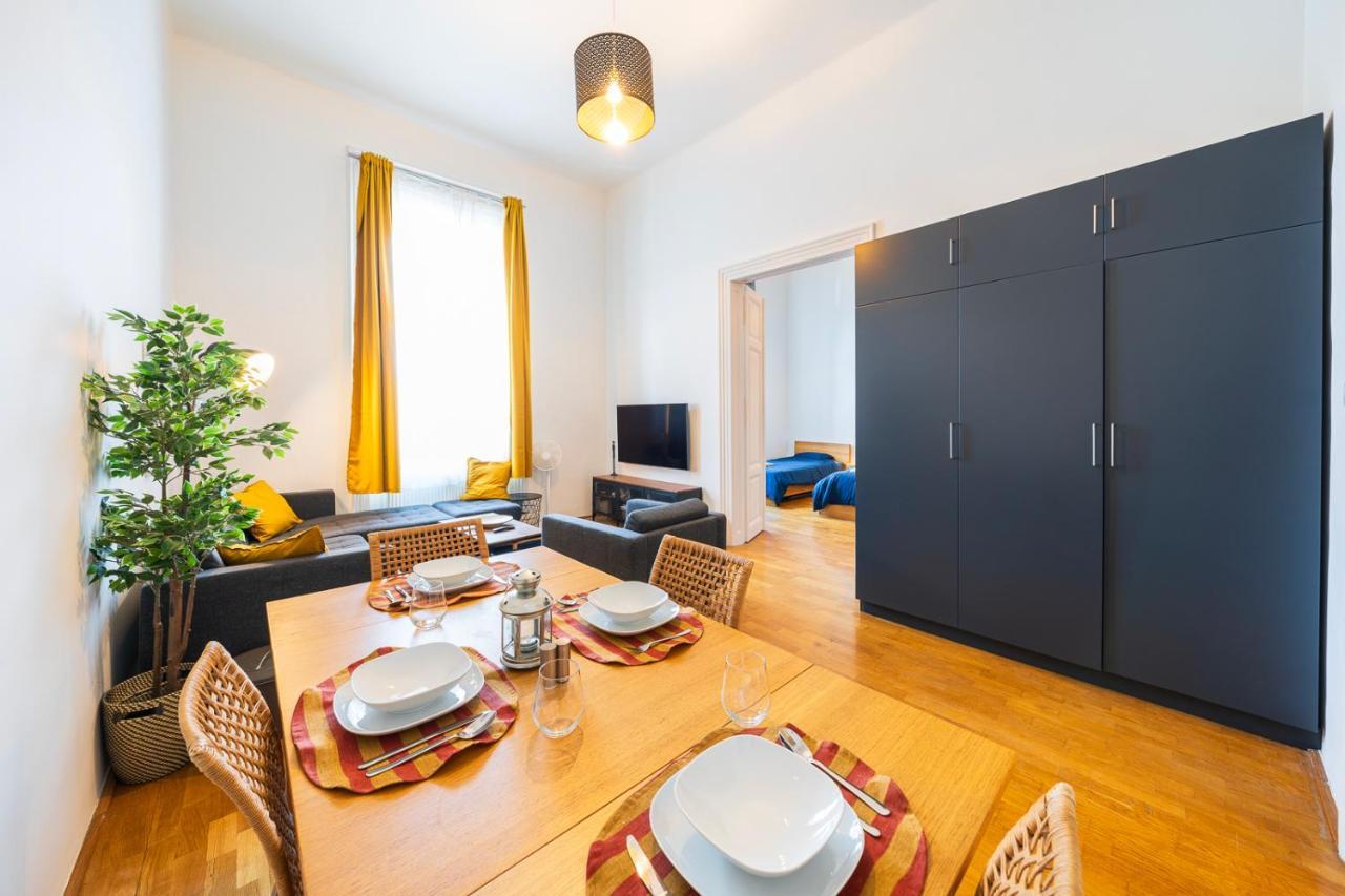 Shining Bright Two Bedroom Apt Next To Andrassy Ave Budapest Luaran gambar