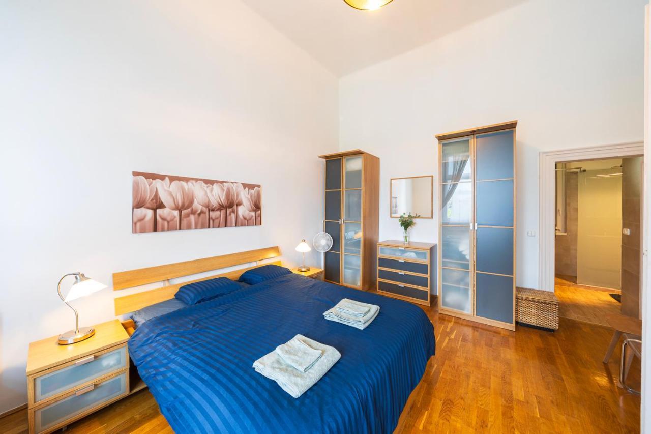 Shining Bright Two Bedroom Apt Next To Andrassy Ave Budapest Luaran gambar