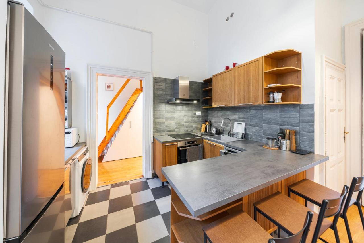 Shining Bright Two Bedroom Apt Next To Andrassy Ave Budapest Luaran gambar